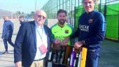 EN EL CORAZÓN DEL BARÇA. Domingo Bonillo, con Messi y Pepe Costa, en las instalaciones del club. 