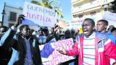 ENERO DE 2015. Temporeros africanos pidieron justicia por Tidiany. 