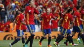 Piqué festeja el gol marcado en presencia de Andrés Iniesta.