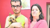 urgencia. Catalina Piqueras Mayol (53 años) vive con su hijo de 14 años. Lleva siete años desempleada y sus únicos ingresos son los 395 euros que recibe por una pensión de invalidez.