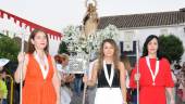 RECORRIDO. Asistentes a la procesión de la Virgen del Carmen en Navas de Tolosa.