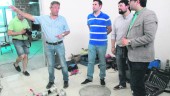 INSTALACIÓN. Juan Francisco Martínez y Carlos Hinojosa visitan las obras de climatización del inmueble.