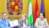 COMPARECENCIA. Víctor Santiago, Salud Anguita e Iván Martínez, durante la rueda de prensa. 