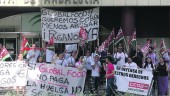 HUELGA. Trabajadores de la residencia de Tiempo Libre de Siles, durante una protesta.