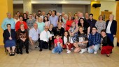 ENCUENTRO. Fotografía de familia de los asistentes a la jornada de convivencia intergeneracional que, celebrada en La Carolina, fue protagonizada por vecinos apellidados Lloreda.