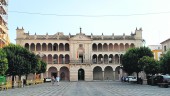 ADMINISTRACIÓN. Portada del Ayuntamiento de Andújar, un edificio situado en la Plaza de España. 