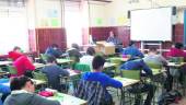 EXAMEN. Alumnos realizan las pruebas en el instituto Virgen del Carmen.