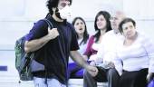 PROTECCIÓN. Un joven con mascarilla se protege de la alergia.