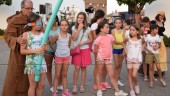 DIVERSIÓN. Los juegos tradicionales acaparan el interés de los menores de Navas de Tolosa durante las fiestas