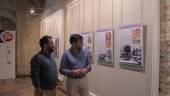 EXPOSICIÓN. El alcalde de Baños de la Encina, Antonio las Heras, y el diputado de Cultura, Juan Ángel Pérez.