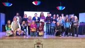 PREMIOS. Foto de grupo de los galardonados en la gala de clausura del III Festival de Teatro de Santiago de Calatrava, en el Centro Culural del municipio.