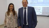 apuesta. La directora de la franquicia local, María Castelo, con Luis Vera, director de la empresa.