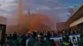 PROTESTA. Guardias civiles ante los manifestantes que secundan la huelga de la prisión provincial. 