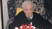 ANIVERSARIO. La tosiriana sabel Redondo Torres sopla las velas por su 109 cumpleaños. 