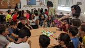 FORMACIÓN. Los pequeños participan en el taller de Estadística celebrado en uno de los centros educativos.