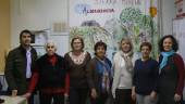 LUCHADORAS. Algunas de las integrantes de la Asociación de Mujeres Sierra Morena, de la pedanía de Aldeahermosa, con José Antonio Gómez, de Diario JAÉN.