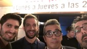 Miguel Ángel Contreras, periodista de IDEAL; David Broncano; Andreu Buenafuente; y José Manuel Serrano Alba, periodista de Diario Jaén, que hizo un selfie para inmortalizar el momento
