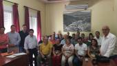 ENCUENTRO. El presidente de la Diputación Provincial de Jaén, Francisco Reyes, junto a los miembros de la plataforma de la presa de Siles, y alcaldes.