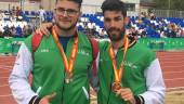 TRIUNFADORES. Alberto González, Carlos Rojas y Lorenzo Jiménez exhiben las medallas logradas.