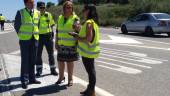 CIRCULACIÓN. Juan Diego Ramírez, Antonio Luis Muñoz, Francisca Molina y una técnico inspeccionan el estado de la vía.