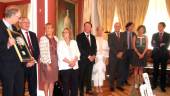 HOMENAJE. Johan Vibe, Manuel Medina, Cecilia Julin, Kirsti Baggethun, Roberto Tamzi-Albi, Belén Aranzábal, Danko Prokic, Francisco Amelia y Antonio Medina posan.