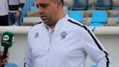 RECAMBIO. Germán Crespo ha dirigido este año al Huétor Tájar y Andrés García Tébar da instrucciones en un partido con el Real Jaén.