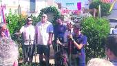 CONVIVENCIA. Miembros de la Cofradía de Ballesteros de la Vera Cruz de Vilches participan en la caminata histórica hasta el lugar donde aconteció la Batalla de las Navas de Tolosa. 