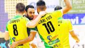 ALEGRÍA. Campoy, Imanol, y Carlitos celebran uno de los goles del encuentro ante el Gran Canaria.