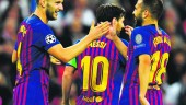 éxito. Ivan Rakitic recibe la felicitación de Jordi Alba tras marcar el segundo gol del Barcelona.