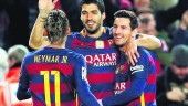 FELICIDAD. Neymar, Luis Suárez y Messi celebran el primer gol conseguido ante el Valencia.