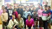 JORNADAS. Alumnos del instituto “Sierra Morena” junto a profesionales del centro de salud “Puerta Madrid”. 