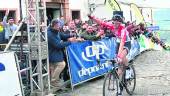 CAMPEÓN. El ciclista belga Tim Wellens en su paso por la meta en Alcalá de los Gazules (Cádiz).