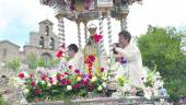 ANDAS. La Virgen de la Cabeza en su procesión tras salir del Santuario.