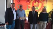 subcampeón. El jugador del Club de Golf Jaén Osamah El-Rubaidi, segundo por la izquierdo, posa con el trofeo de segundo clasificado de la primera categoría de caballeros. 