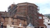 Obras. Andamios colocados en las fachadas de los exteriores de la parroqui de San Mateo, en La Puerta.