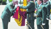 castrense. Un guardia civil jura bandera en el Patio de Armas de la Academia. 
