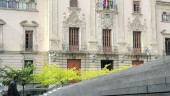 ASFIXIA. Fachada del Ayuntamiento, en la Plaza de Santa María.