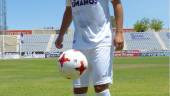 PRESENTACIÓN. Dani Fragoso golpea el balón en el Estadio de La Victoria.