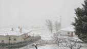 BELLEZA. Aspecto del municipio de Santiago de la Espada, que está completamente nevado, durante la jornada de ayer.