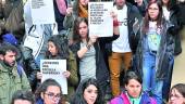 incertidumbre. Estudiantes de la “José Nogué”, en la concentración.