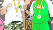 PROYECCIÓN. Patricia Herrera y Rafael Campos, con las medallas. 