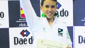 PROMESA. Ismael Pérez levanta el trofeo de campeón de España. 