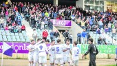 ALEGRÍA. Los jugadores del Real Jaén celebran la victoria conseguida en el partido ante el Ciudad de Torredonjimeno. 