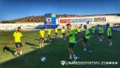 entrenamiento. La plantilla del Linares Deportivo se ejercita en el Estadio de Linarejos.