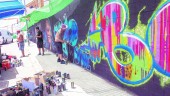 cultura. Algunos de los grafiteros participantes en la cita “20 años de hip hop” mientras realizaban sus trabajos.