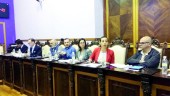 OPOSICIÓN. Mercedes Gámez toma la palabra en el pleno para defender la creación de la comisión de investigación sobre Matinsreg. 