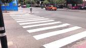 seguridad. Paso de peatones pintado de la calle Picasso esquina con la Avenida de Ramón y Cajal.