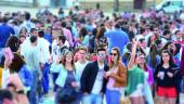 BUEN AMBIENTE. Algunos de los asistentes a la Fiesta de la Primavera, en el recinto ferial de Mancha Real.