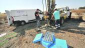 TRABAJOS. Operarios realizan prospecciones en los terrenos del futuro “Jaén Plaza”, para analizar sus características.