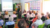 expectación. Una de las charlas ofrecidas en las dependencias del centro educativo de Torredonjimeno.